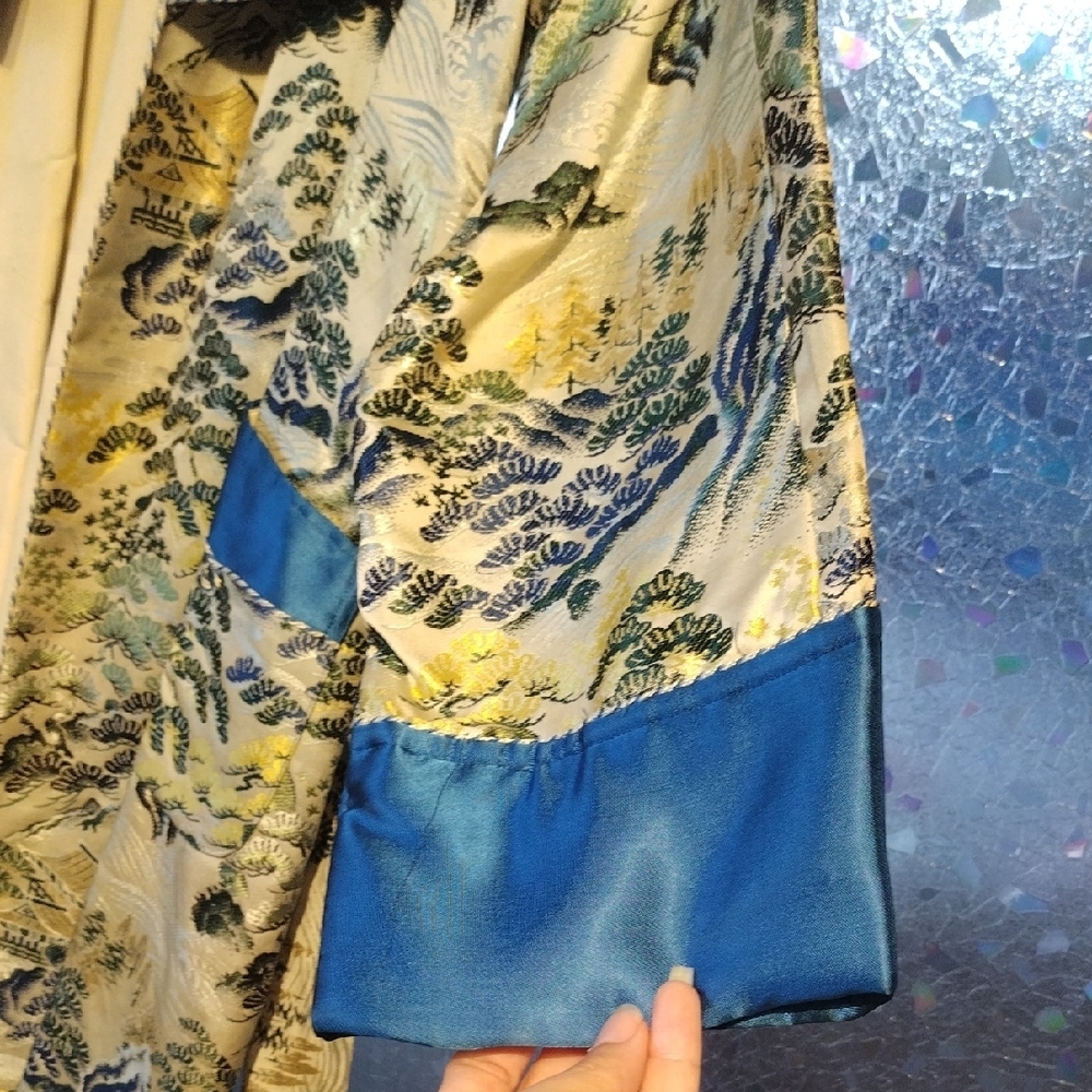 Japanese Smoking Jacket - Picture 7 of 17